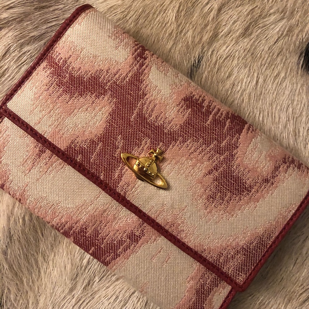 💓💟AUTHENTIC VIVIENNE WESTWOOD WALLET👛